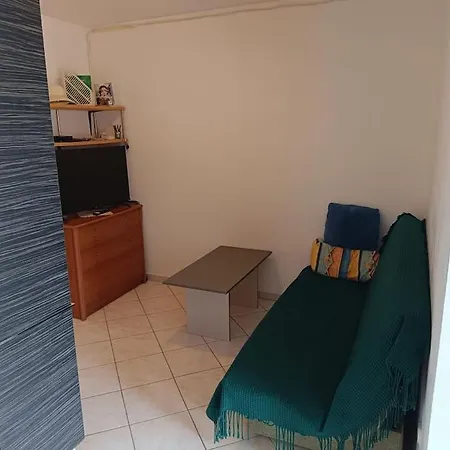 Comfortable With Kitchen Close To Sea